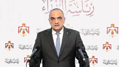 رئيس الوزراء الدكتور بشر الخصاونة خلال ايجاز صحفي عقب جلسة مجلس الوزراءأمس-(بترا)