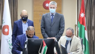 جانب من توقيع الاتفاقية